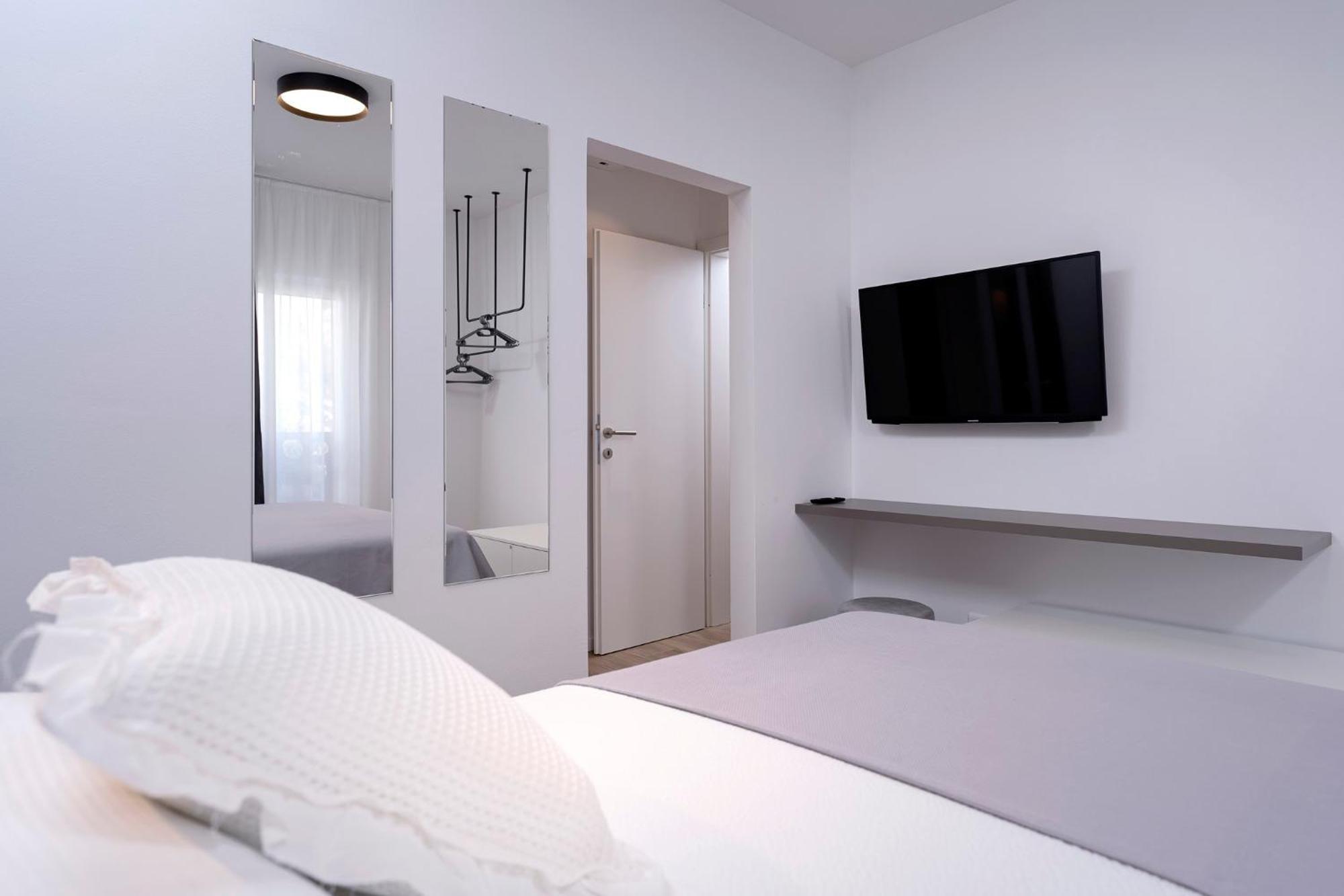 Modern, 2 Bedroom Apartment Хвар Экстерьер фото